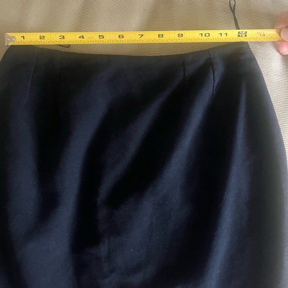 Chanel skirt and top set - Picture 5 of 7